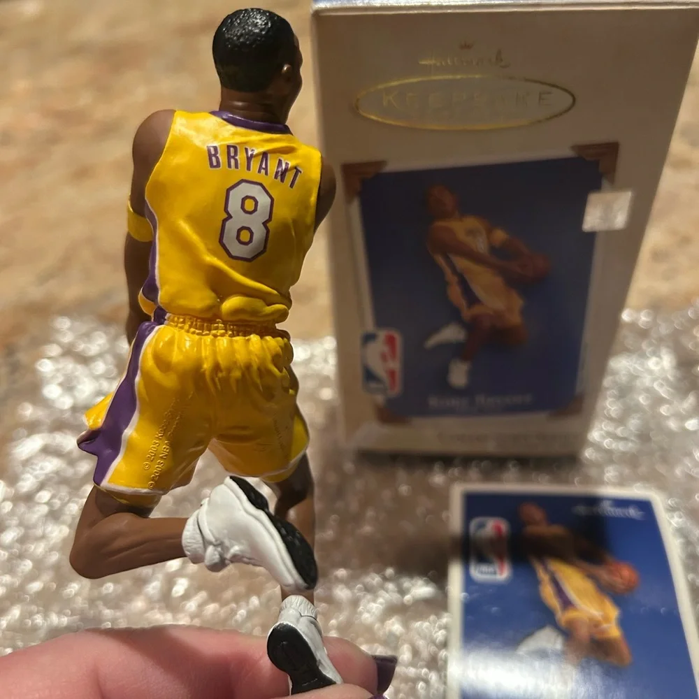 Kobe Bryant #8 Hallmark Keepsake Hoop Stars Ornament. NIB w/card.